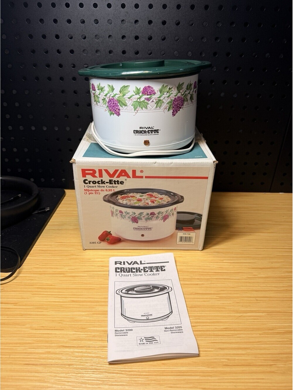 Vtg Rival Crock-Ette Grape Pattern 1 Quart Stoneware Slow-Cooker 3205
